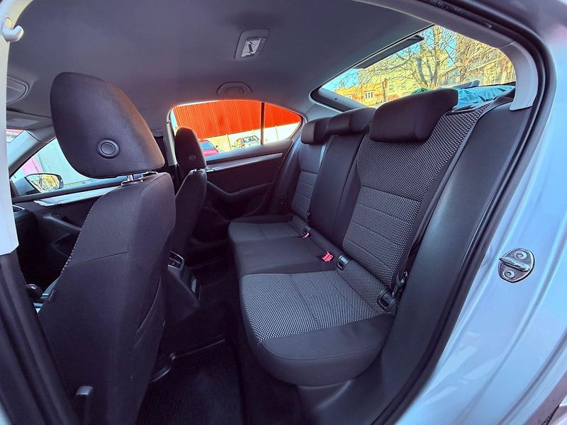 Škoda Octavia 1.6 TDi Ambition Fresh, ČR - fotka 11 z 23