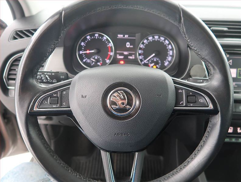 Škoda Fabia (2018) Style 1.0 TSI, Navi, Tempomat - fotka 17 z 20
