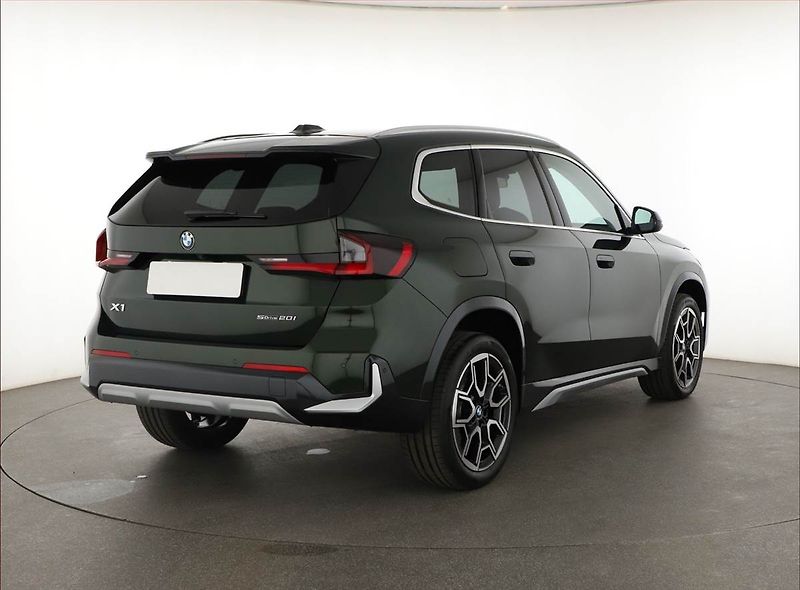BMW X1 (2025) sDrive20i, XLine, Kamera - fotka 5 z 23