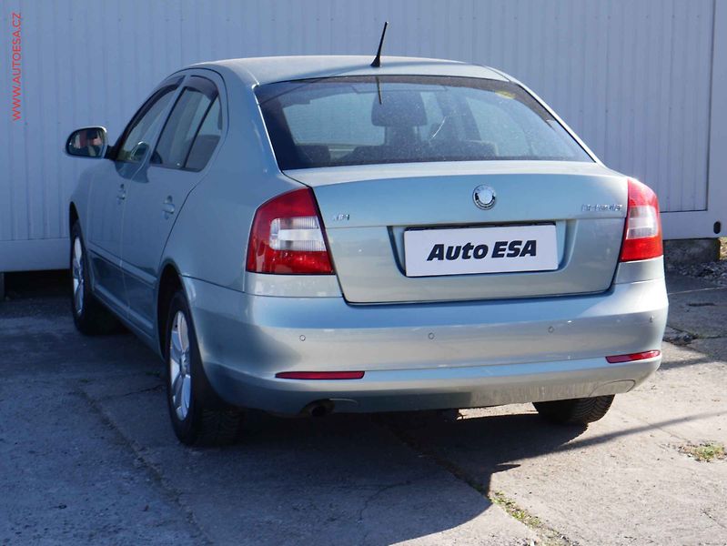 Škoda Octavia (2010) 1.6 LPG, AC, TZ, park.čidla - fotka 4 z 14