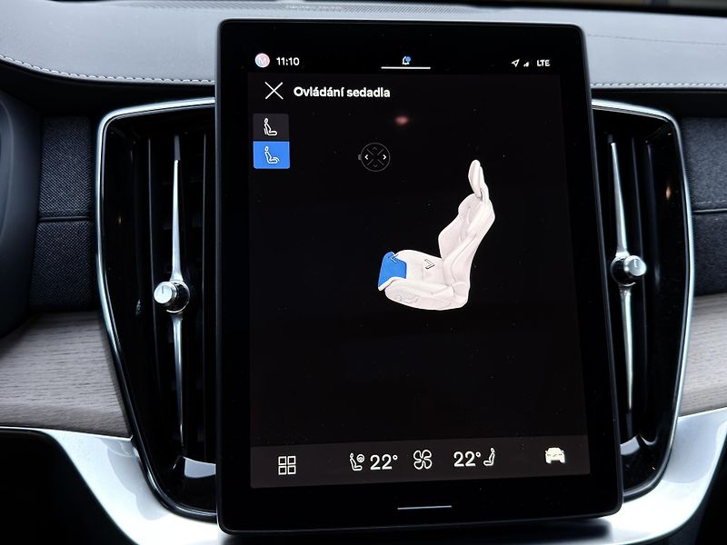 Volvo XC90 T8 AWD // PLUS DARK// PANORAMA - fotka 32 z 53