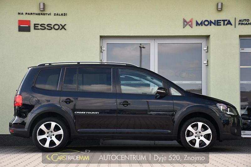 Volkswagen Touran 2.0TDi CROSS NAVI VÝHŘEV - fotka 7 z 48