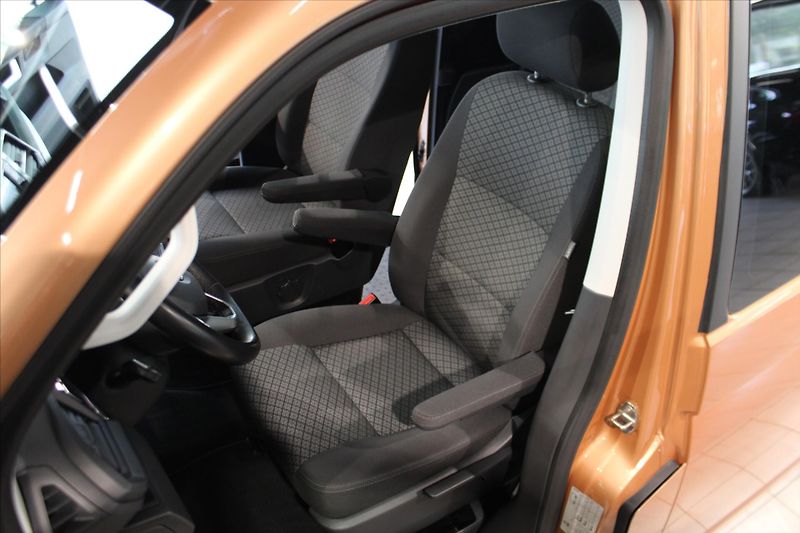 Volkswagen Multivan TDi Trendline DSG Tažné/Fullse - fotka 8 z 28