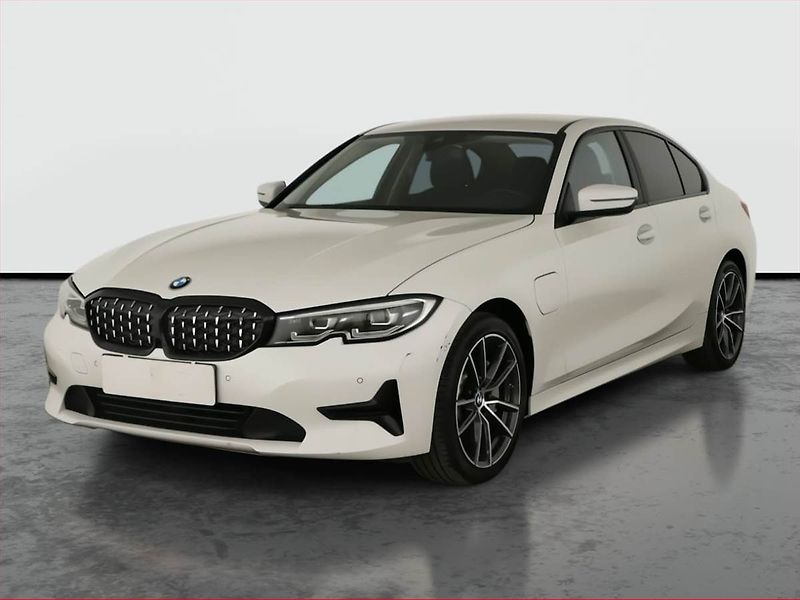BMW Řada 3 (2019) 330 e - fotka 2 z 19