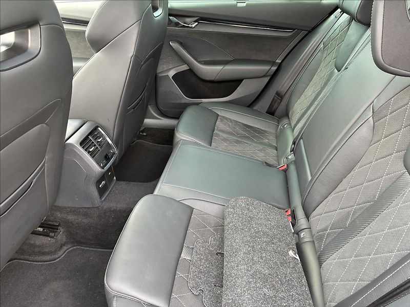 Škoda Octavia 2,0 RS,PANORAMA,TAŽNÉ,KŮŽE - fotka 15 z 33