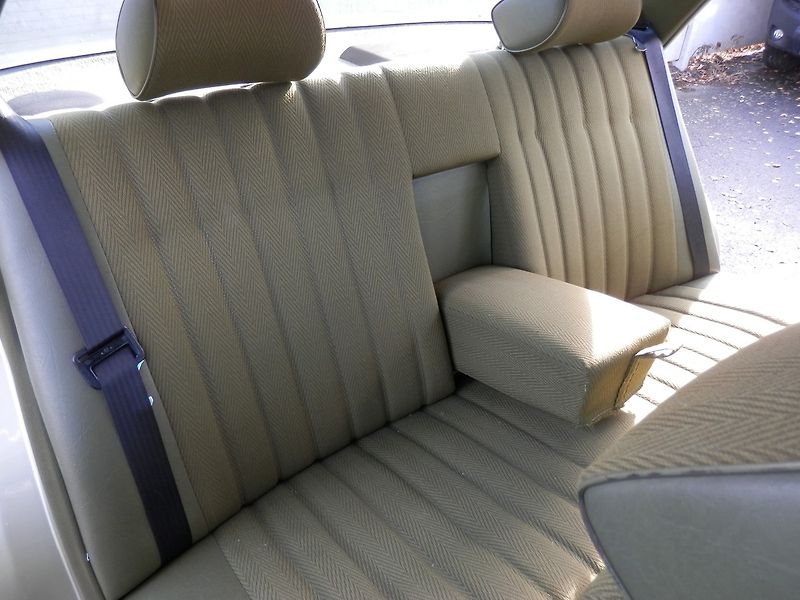 Mercedes-Benz 123 230E AUTOMAT - fotka 12 z 36