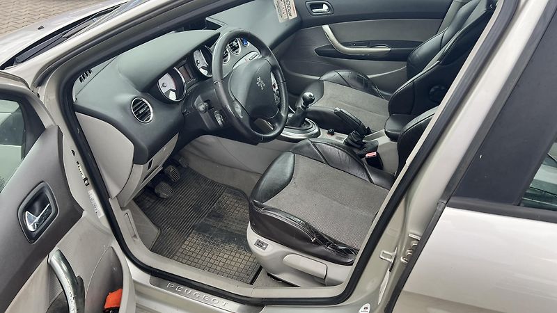 Peugeot 308 2.0 HDi 6M/T panorama - fotka 5 z 10