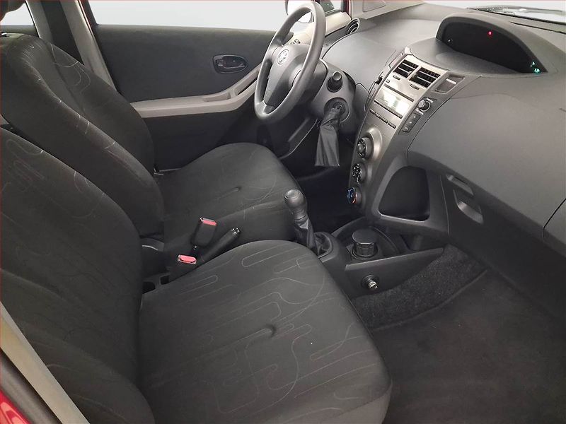 Toyota Yaris (2009) 1.0 VVT-i - fotka 9 z 17