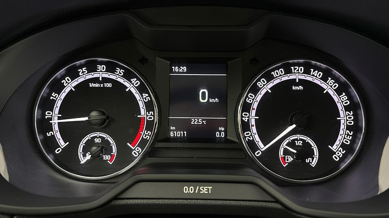Škoda Octavia 1.6 TDI Ambition Combi - fotka 10 z 24