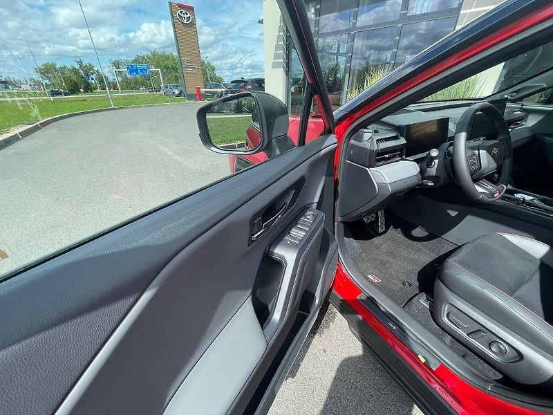 Toyota RAV4 2.5L PHEV CVT 4X4 GR SPORT - fotka 16 z 31