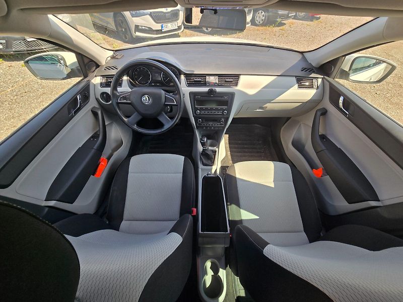 Škoda Rapid (2013) 1.2 TSi 63KW aut.klima - fotka 13 z 23