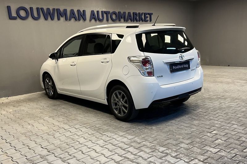Toyota Verso 2.2 AT STYLE D-CAT 7míst - fotka 16 z 17