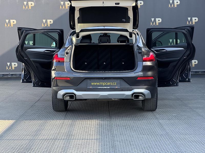 BMW X4 (2023) 2.0 xDrive20d, PANO, DPH, WIFI - fotka 10 z 44