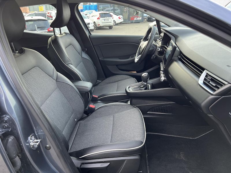 Renault Clio 1.6i E-TECH HYBRID AUTOMAT - fotka 26 z 33