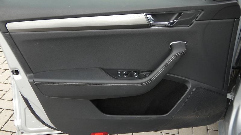 Škoda Superb 1.4 TSI iV Ambition DSG - fotka 8 z 26