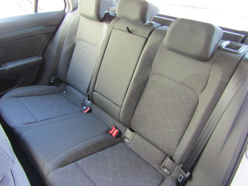 Volkswagen Golf (2022) Variant Life 1,5 TSI - fotka 23 z 29