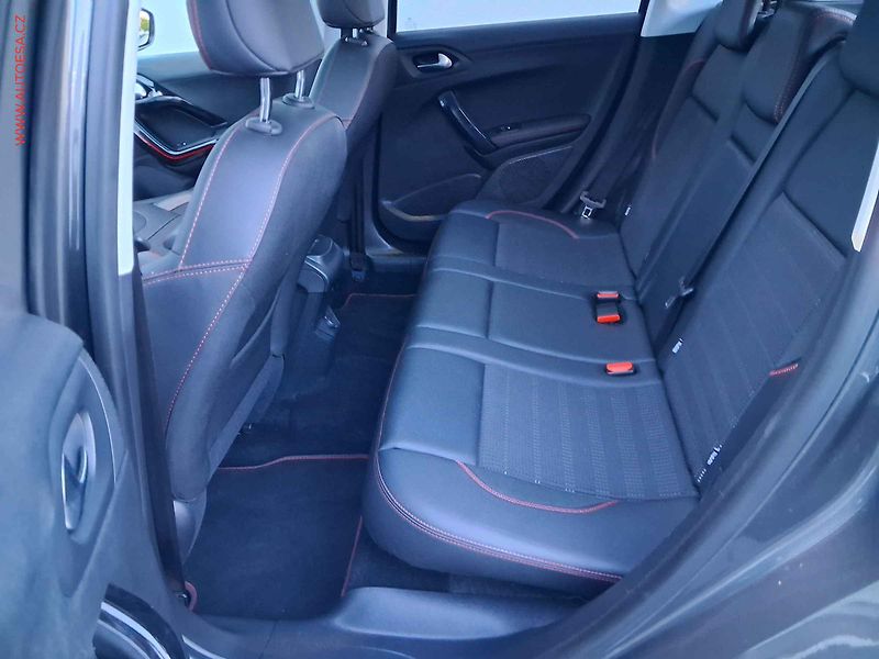 Peugeot 2008 (2019) 1.2 e-THP, GT Line, AT - fotka 10 z 20