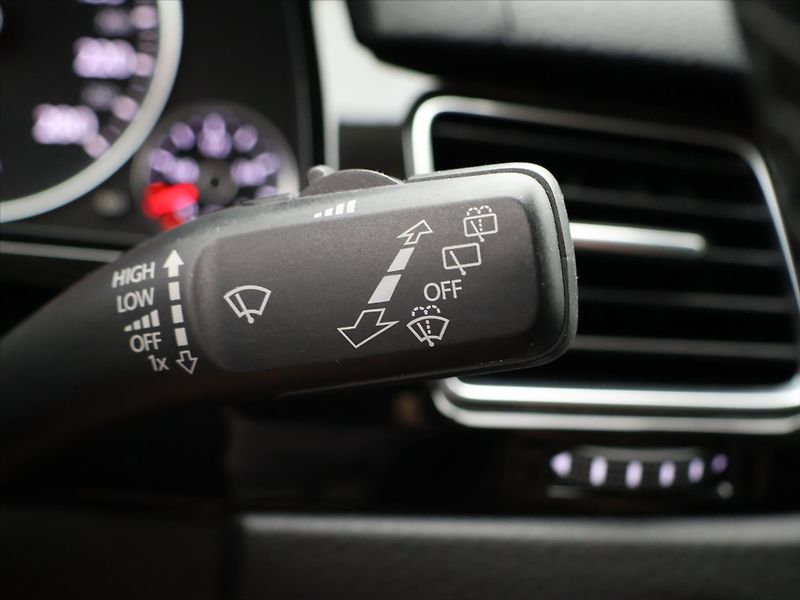 Volkswagen Touareg 3,0 TDI DSG 4M Exclusive 1.Maj - fotka 21 z 37