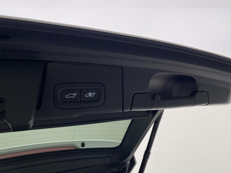 Volvo XC60 T6 AWD RECHARGE DARK PLUS AUT - fotka 34 z 63