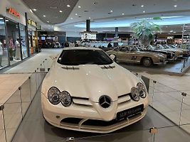 Výstava vozidel Mercedes-Benz v Ostravě. V tomto jezdil fotbalový bouřlivák Tomáš Řepka.