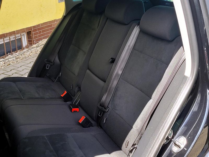 Volkswagen Tiguan 2,0 TDi DSG 4motion SERV.KNÍŽK - fotka 16 z 41