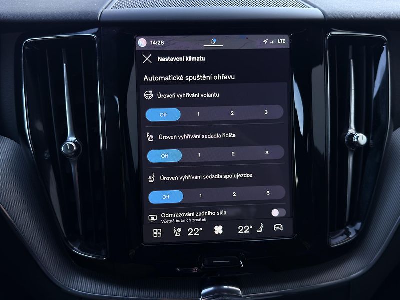 Volvo XC60 B5 AWD // PLUS DARK // 1.maj.  - fotka 44 z 44