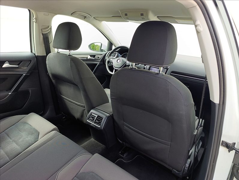 Volkswagen Golf 2,0 TDi DSG Aut.Klima Tempomat - fotka 27 z 41