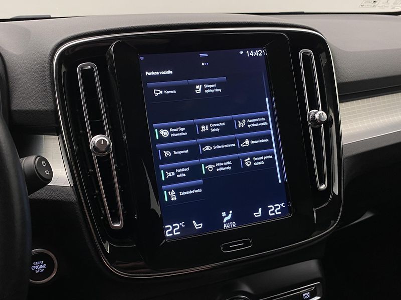 Volvo XC40 D3 MOMENTUM AUT  - fotka 35 z 45