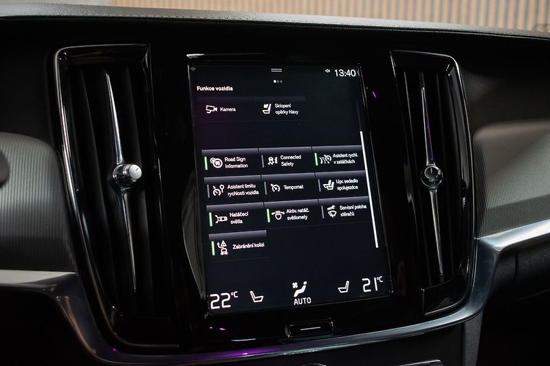 Volvo V90 D5 AWD R-DESIGN*HARMAN/KARDON* - fotka 29 z 42