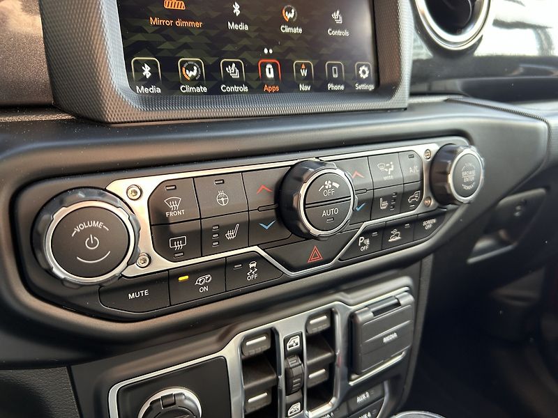 Jeep Wrangler Unlimited Rubicon 392 V8 - fotka 22 z 35