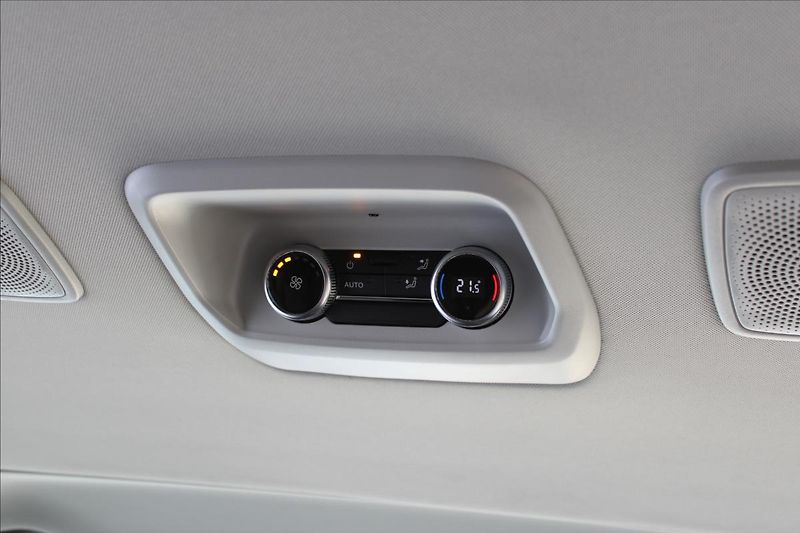 Volkswagen Caravelle 2.0 TDI L/DSG/ZÁR/DPH/CZ - fotka 33 z 45