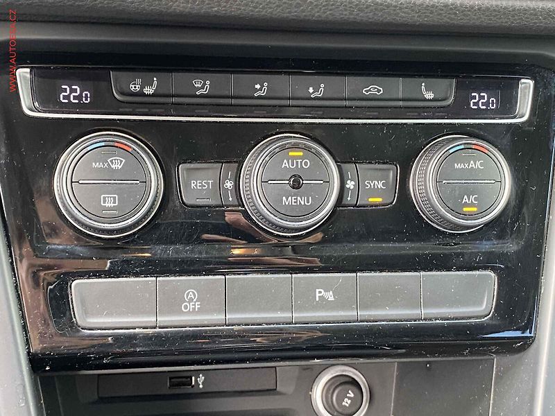 Volkswagen Touran (2019) 1.5TSi, 2.maj,ČR, AC, LED - fotka 15 z 18