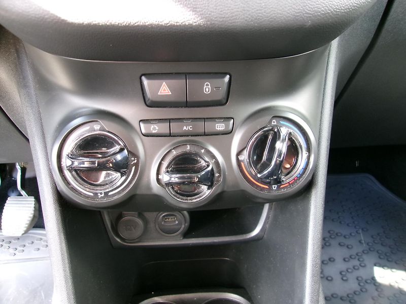 Peugeot 208 1.2 Puretech - fotka 14 z 18