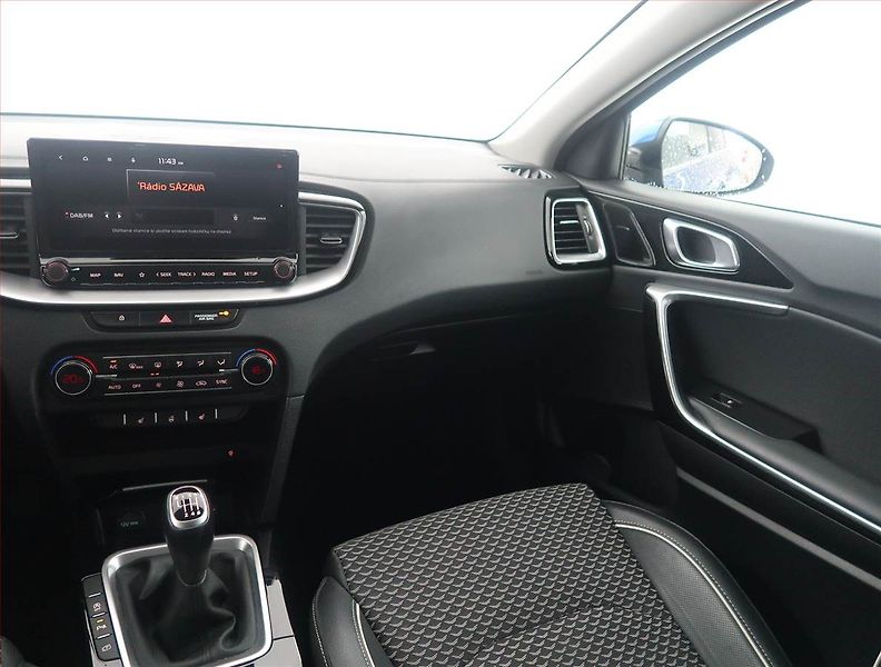 Kia XCeed (2023) 1.5 T-GDI - fotka 8 z 15