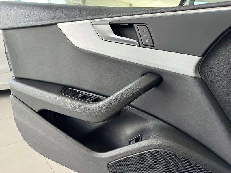 Audi A5 3,0TDI Q*200kW*S-LINE*KeyLess - fotka 32 z 38