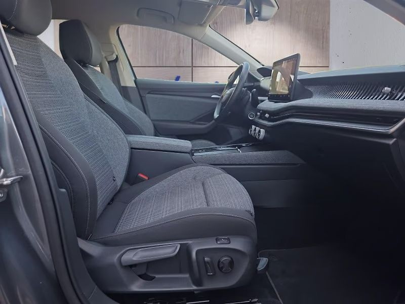 Škoda Superb TDI DCC Kamera ACC - fotka 10 z 21