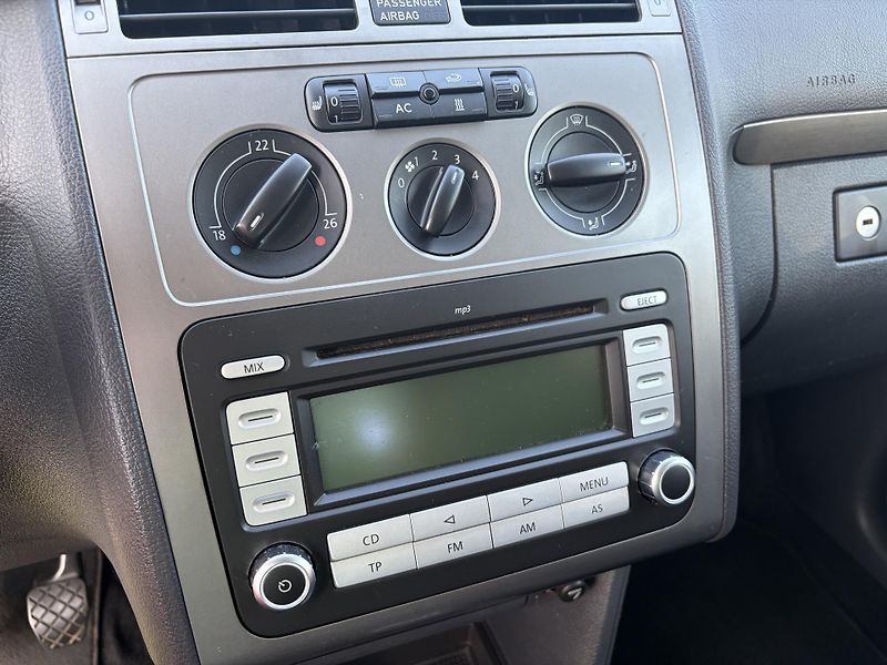 Volkswagen Touran 1.9 TDi Trend - fotka 20 z 20