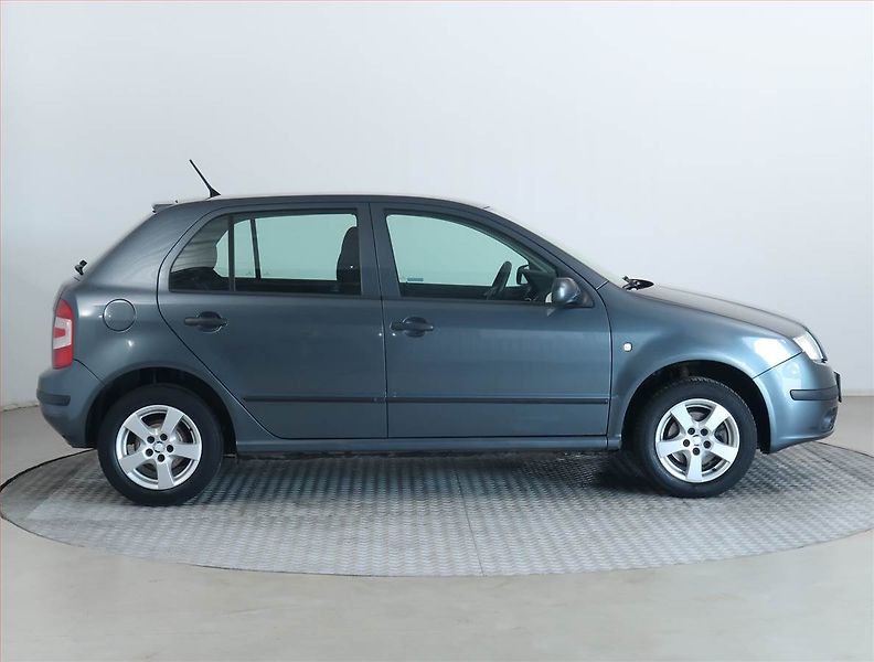 Škoda Fabia (2005) Ambiente 1.4 16V, nová STK - fotka 6 z 15