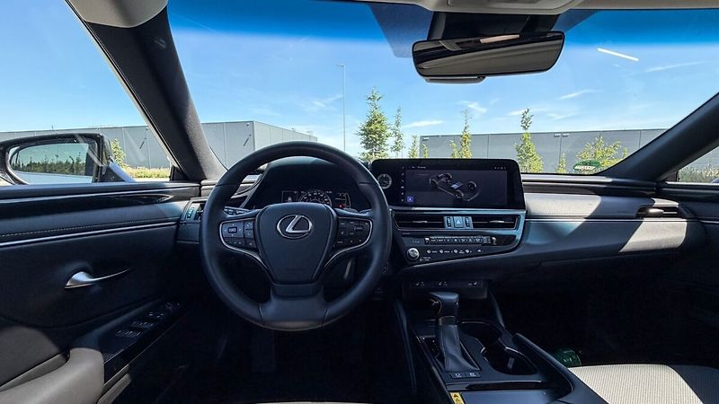 Lexus ES 300h 300h 2,5 HEV BUSINESS EDITION - fotka 19 z 25