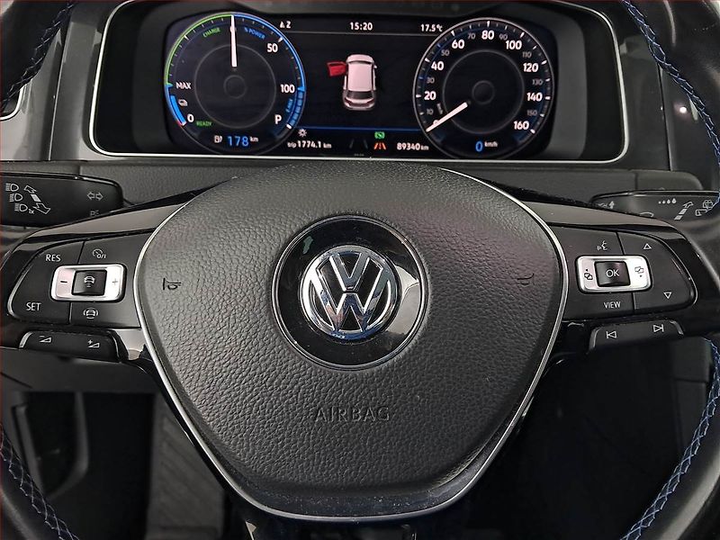 Volkswagen Golf (2018) 32 kWh - 37 Ah, Automat - fotka 23 z 23