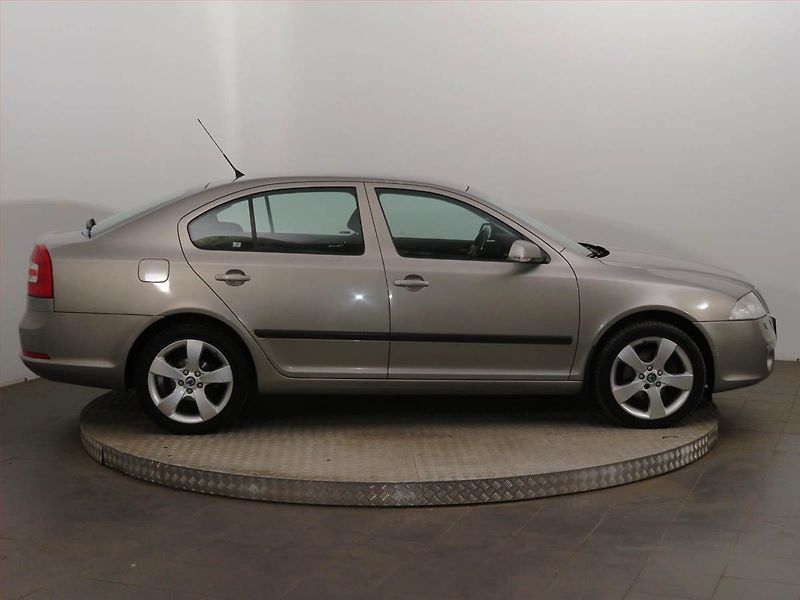 Škoda Octavia (2007) 2.0 TDI, Serv.kniha, rezervace - fotka 8 z 14
