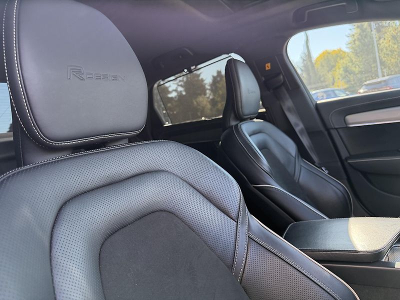 Volvo S90 (2020) 228kW T6 AWD R-DESIGN HUD K360 - fotka 33 z 47