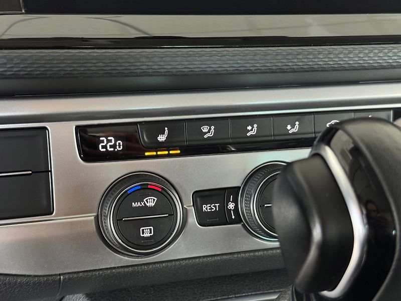 Volkswagen Multivan T6.1 2,0TDI DSG*Full LED*Navi - fotka 23 z 32