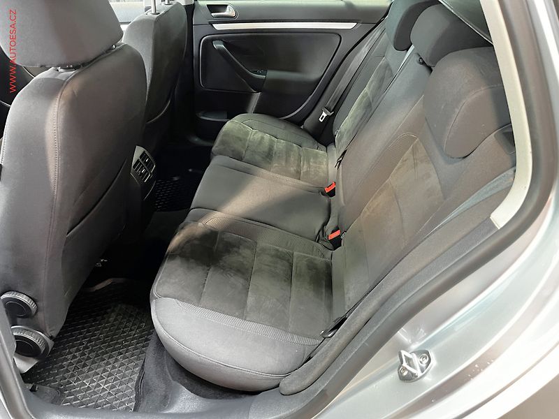 Volkswagen Golf (2010) 1.4 TSi, Highline, panor - fotka 10 z 14