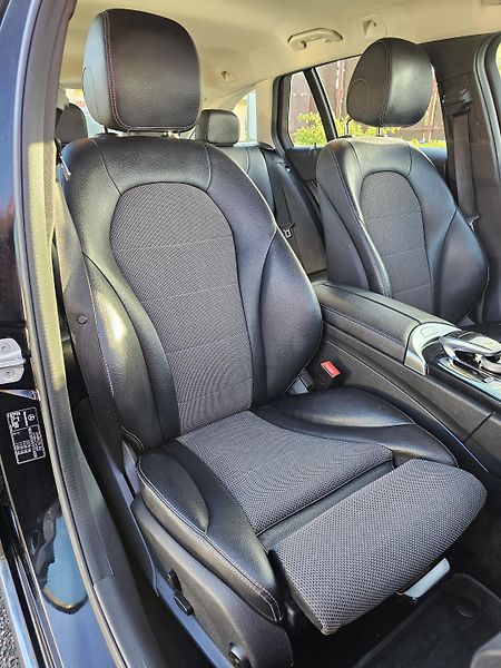Mercedes-Benz Třídy C (2016) C220D 125kW 4MATIC 7G AIRMATIC - fotka 38 z 50
