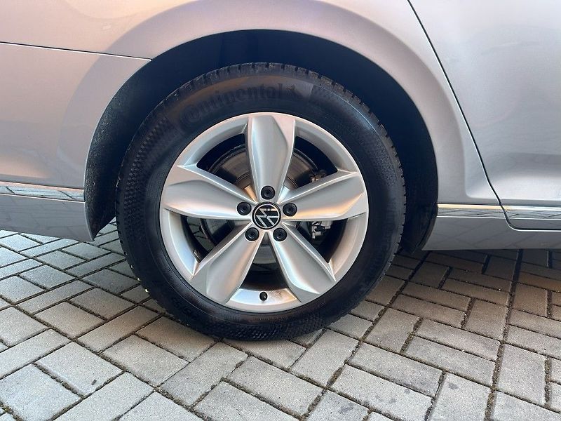 Volkswagen Passat 2.0 TDi 110kW serviska - fotka 28 z 28