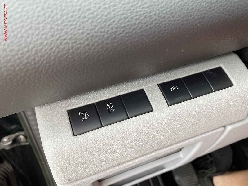 Peugeot 3008 (2014) 2.0 HDi, Allure, bixen, panor - fotka 14 z 17