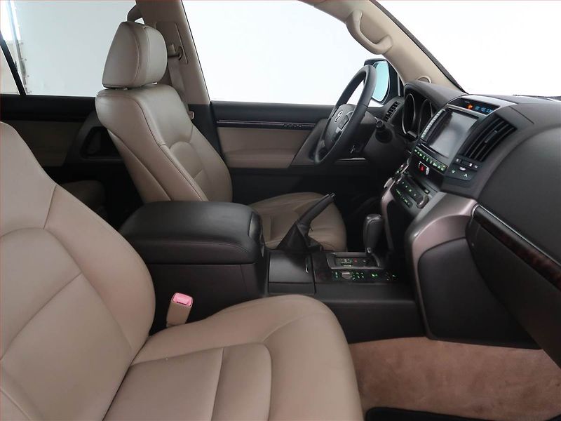 Toyota Land Cruiser (2009) 4.5 D-4D - fotka 9 z 14