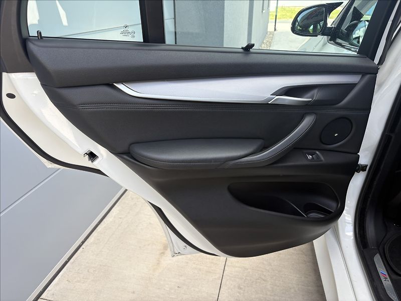 BMW X5 M paket X DRIVE 3,0 D - fotka 21 z 38