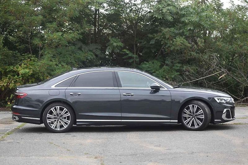 Audi A8 L budeme vídat třeba v diplomatických čtvrtích